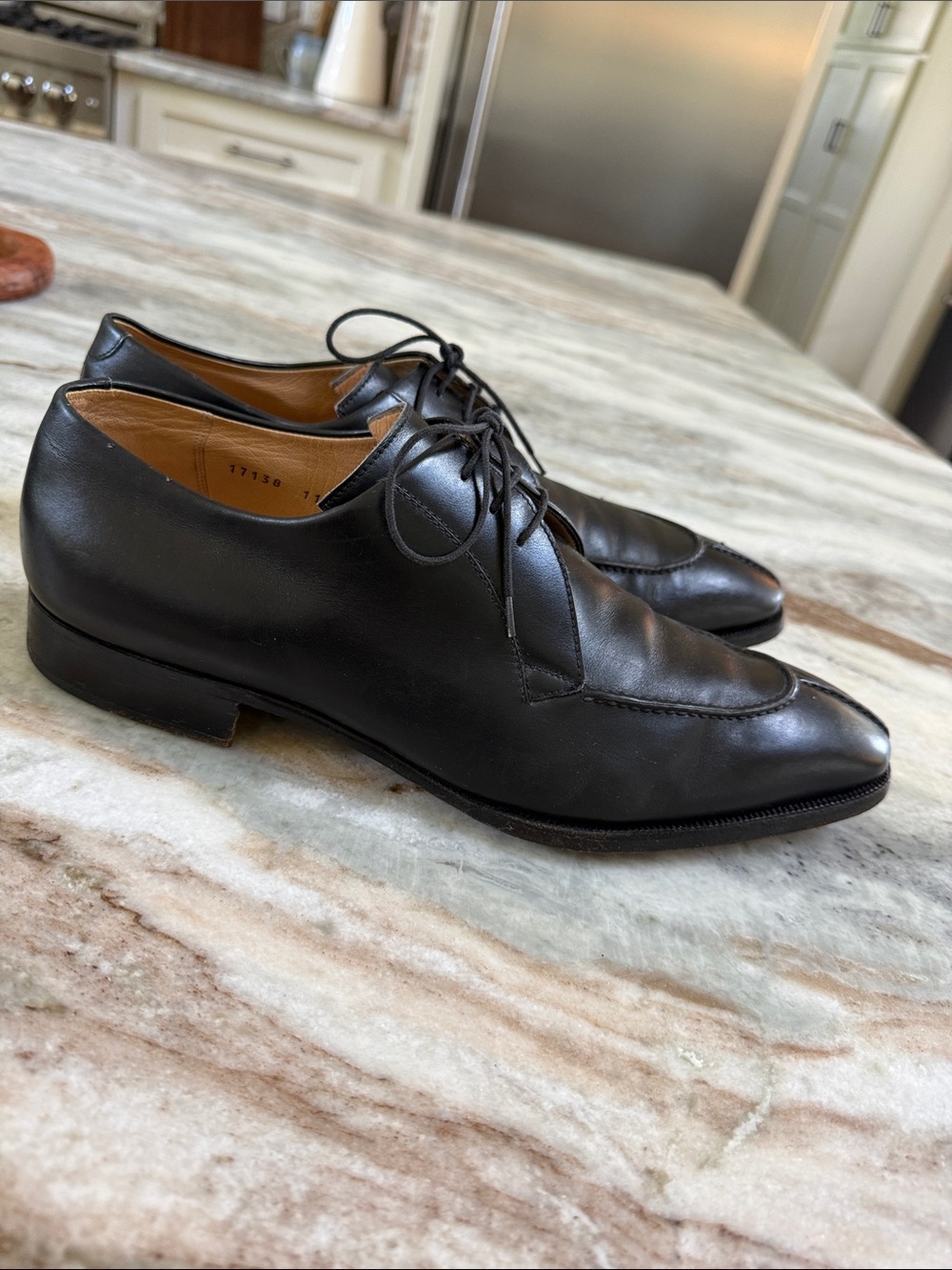 Men’s GRAVATI black leather lace up shoes
SZ 11 M